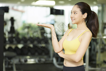 室内穿运动服的健身女人图片