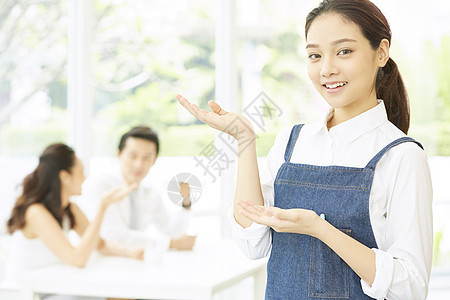 餐厅年轻可爱女服务员图片