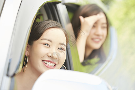 闺蜜女孩汽车出行图片