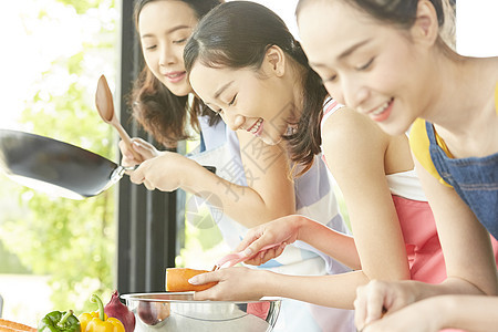 漂亮可爱的女人做饭图片