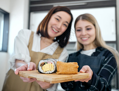 人物笑脸试课外国人入境日本烹饪班图片