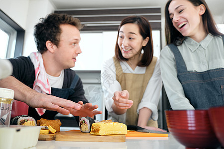 男女孩日本料理外国人入境日本烹饪班图片