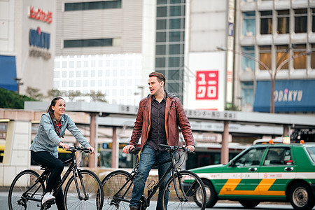 两个人双人通体外国人入境自行车之旅图片