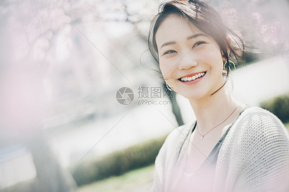 生活日式风格花朵樱花春天妇女画象图片