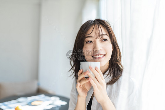 活力早晨亚洲女生活方式茶时间图片