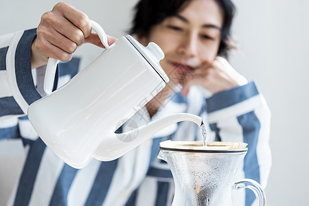 男人点滴盆男生活方式咖啡图片