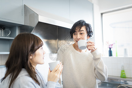 甜蜜的新婚夫妇图片