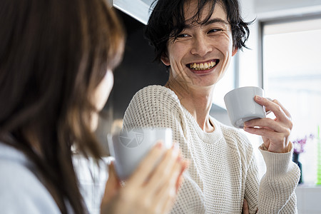 夫妻居家生活图片