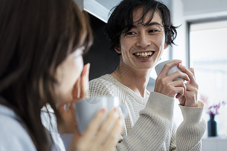 夫妻居家生活图片