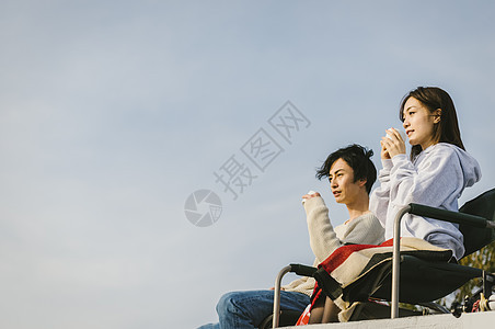 稻米场景野餐夫妇屋顶上面图片