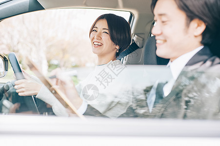 考驾驶执照的女学员图片