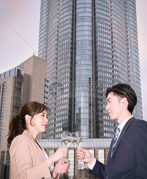 职业妇女情侣偶遇男女商务聚会