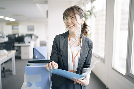 办公室女老师图片