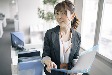 办公室女老师图片