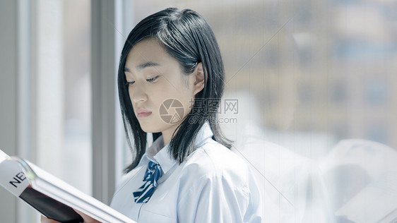 中学校服女生教室学习图片