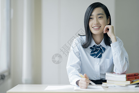 中学校服女生教室学习图片