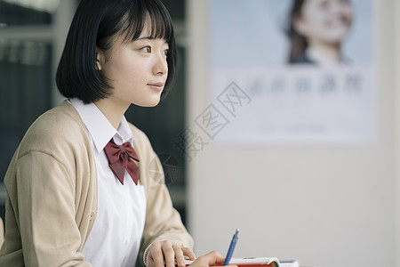 中学校服女生教室学习图片