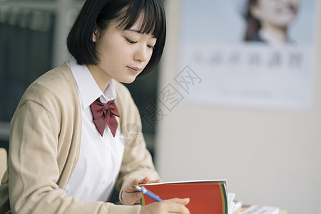 中学校服女生教室学习图片