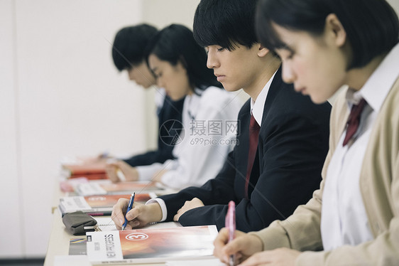 校园生活空白部分女孩们高中生学习补习班预备学校图片