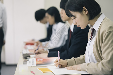 中学校服女生教室学习图片