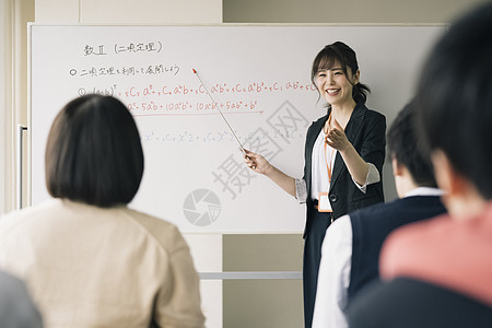 备考的学生指导员30多岁补习班预科老师图片