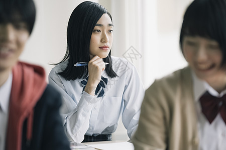 思考女检查高中生学习补习班预备学校图片