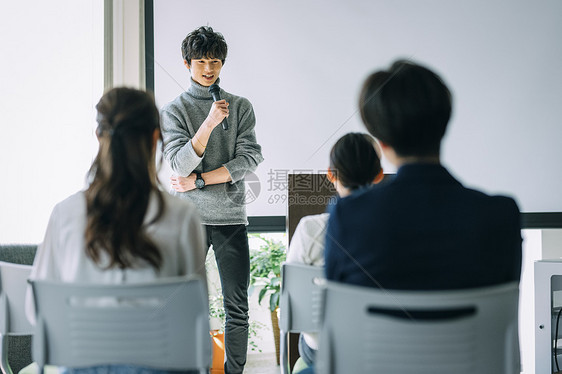 公司会议室部门开会商务研讨图片