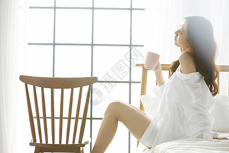 亚洲椅子咖啡女生活方式图片