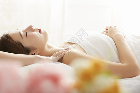 身体护理芳香疗法的女人图片素材