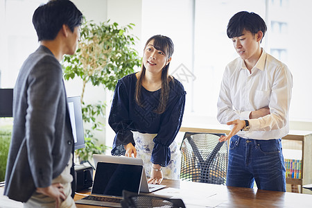 笑容协会成员女生商务会议图片