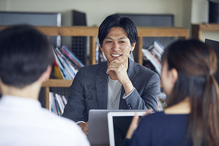 笑脸办公楼活力商务会议图片