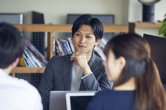 时髦协会成员商务休闲商务会议图片