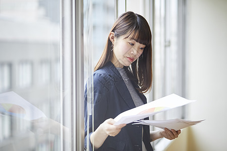 信息技术的商业女人图片