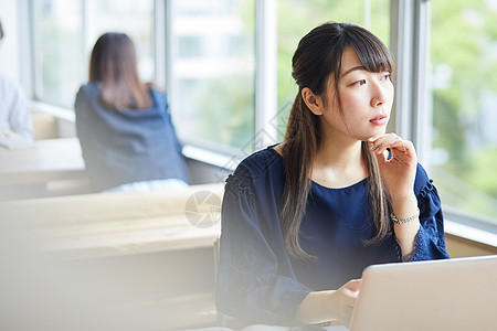 上课资历文稿空间商业女人图片