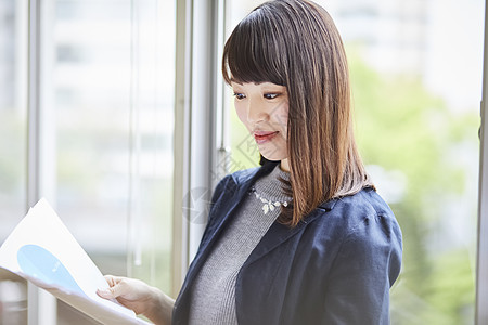 办公室生机勃勃事业女商业女人图片