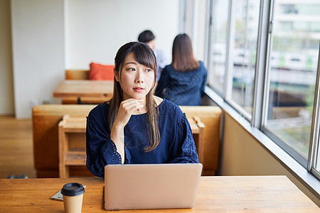 年轻的商业女人图片