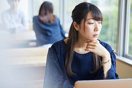 学生担心咖啡商业女人图片