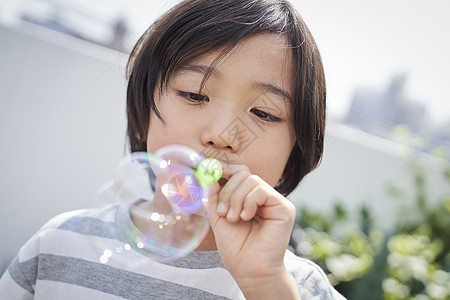 一人清澈日本人父母和孩子的生活方式图片