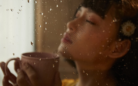 窗户雨裙子花卉女生生活复古背景