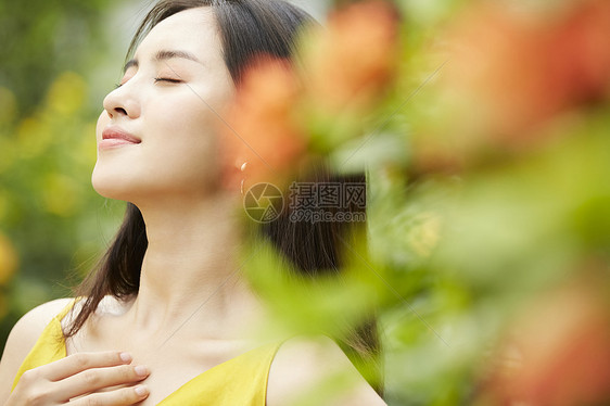 气质年轻女性美容美妆图片