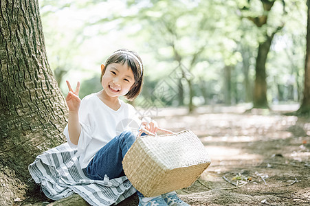 午饭全体坐着孩子女孩的生活方式出去图片