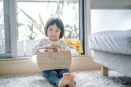 可爱居家小女孩图片