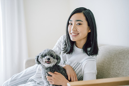 可爱女人和宠物狗图片