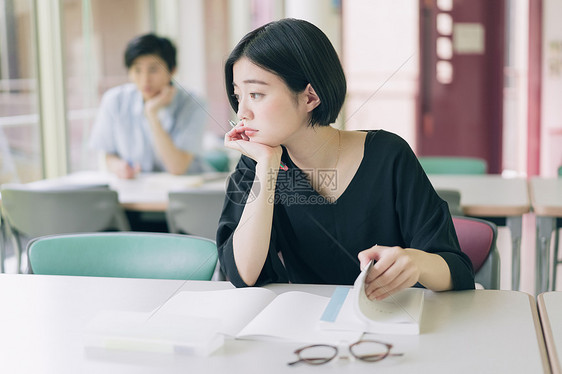 学院晴朗夫妇女大学生学习摄影合作keisenjogakuen大学图片