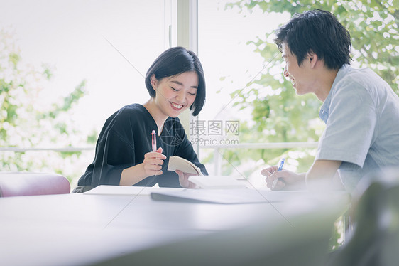 男双人自助餐厅男女大学生学习摄影合作keisenjogakuen大学图片