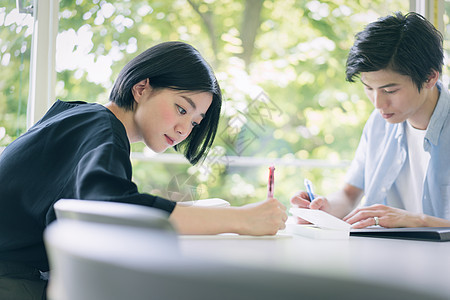 男人清澈咨询男女大学生学习摄影合作keisenjogakuen大学图片