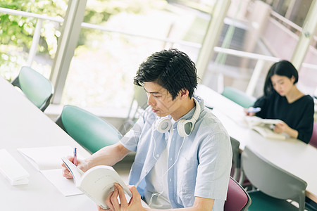 亚洲校园优良男大学生学习摄影合作keisenjogakuen大学图片