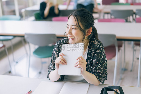 遵守读学院女大学生学习摄影合作keisenjogakuen大学图片