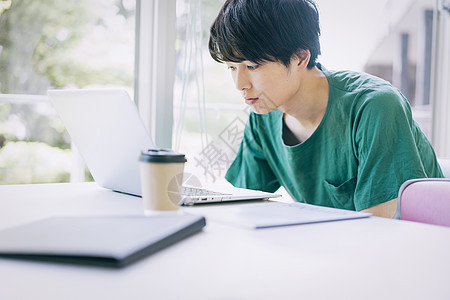 日本人一人空白部分男大学生电脑摄影合作keisenjogakuen大学图片