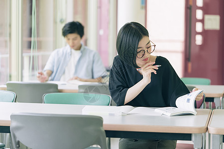 快乐人类校园女大学生学习摄影合作keisenjogakuen大学图片